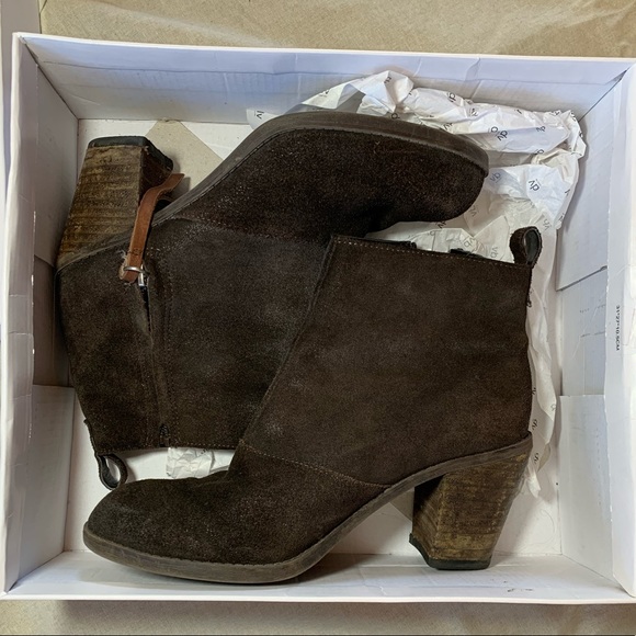 Vintage Suede Dolce Vita Booties with Box - Picture 5 of 5